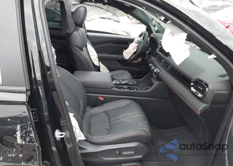 2025 Honda Pilot Trailsport z USA, uszkodzony, nr VIN 5FNYG1H65SB179430